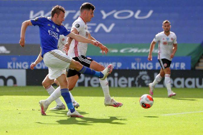  阿森纳主场完胜劲旅，争冠形势愈发激烈胶着