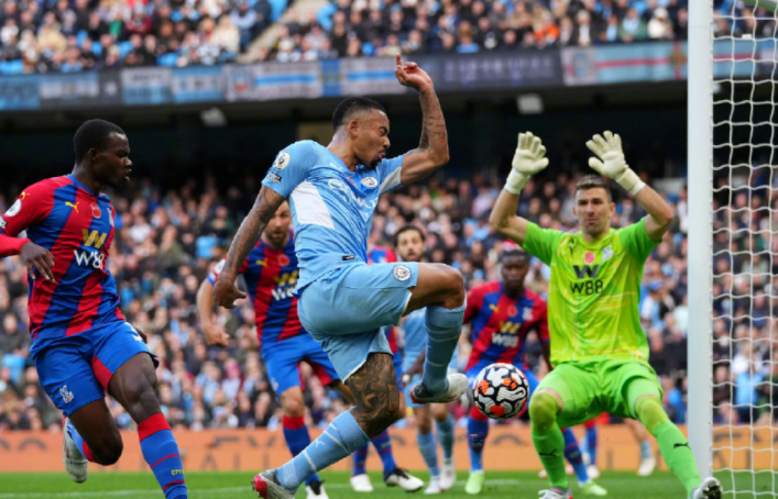  克雷莫内塞定位球防守漏洞，连续失球葬送领先优势